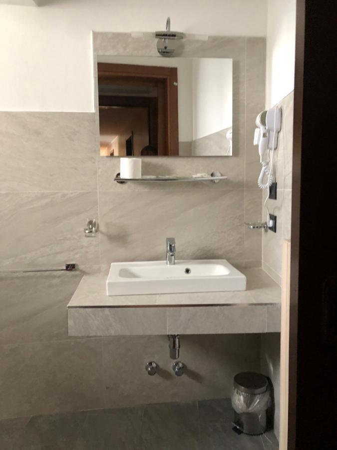 Hotel Nuovo Milan Luaran gambar