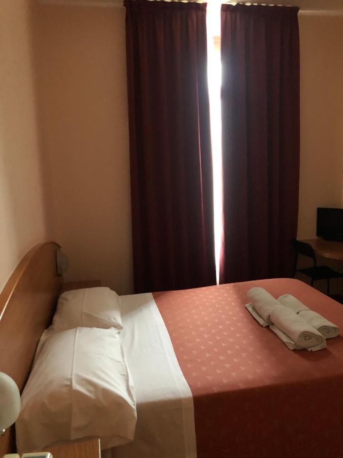 Hotel Nuovo Milan Luaran gambar