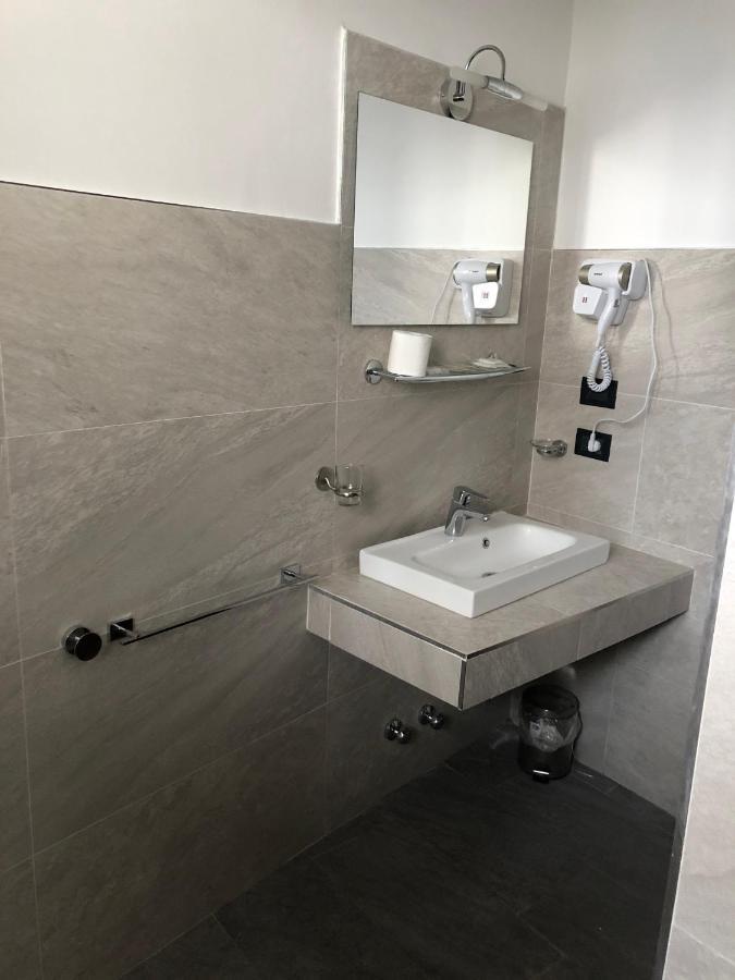 Hotel Nuovo Milan Luaran gambar