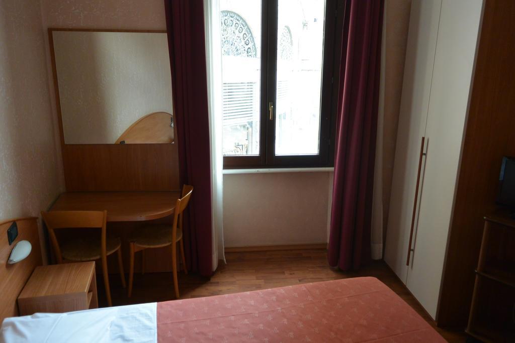 Hotel Nuovo Milan Luaran gambar